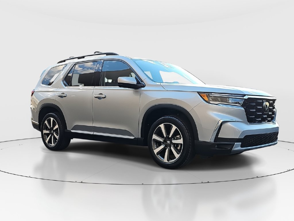 Used 2023 Honda Pilot Touring image 3