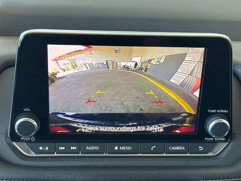 Used 2025 Nissan Rogue SV FWD image 23