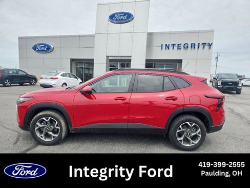 Used 2026 Chevrolet Trax LT w/ Driver Confidence Package FWD image 1