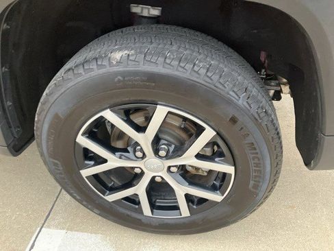 Certified 2024 Jeep Grand Cherokee Limited w/ Luxury Tech Group II image 26