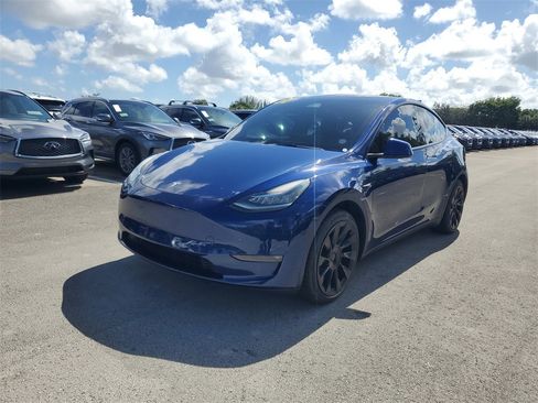 Used 2022 Tesla Model Y Long Range image 2