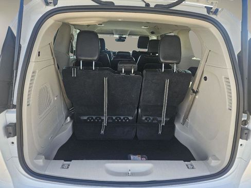 Used 2024 Chrysler Pacifica Touring-L w/ Uconnect Theater Family Group FWD image 13