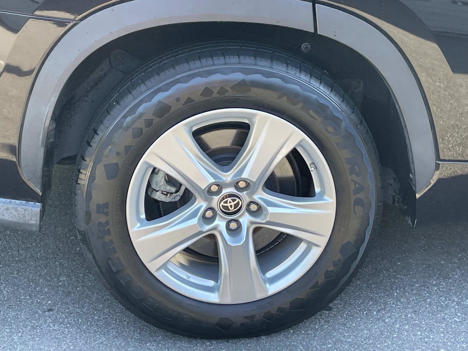 Used 2022 Toyota Highlander LE FWD image 7