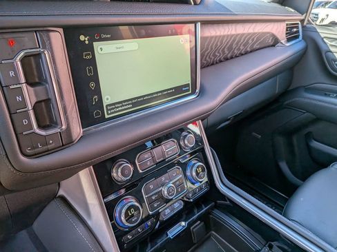 Used 2024 GMC Yukon Denali w/ Advanced Technology Package AWD/4WD image 16