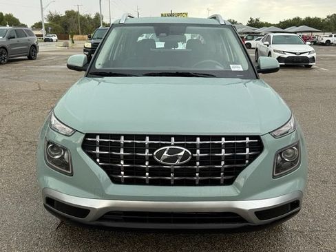Used 2026 Hyundai Venue SEL FWD image 2