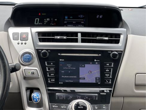 Used 2016 Toyota Prius V Five FWD image 4