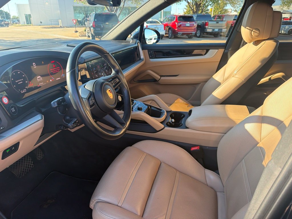 Used 2024 Porsche Cayenne AWD/4WD image 6