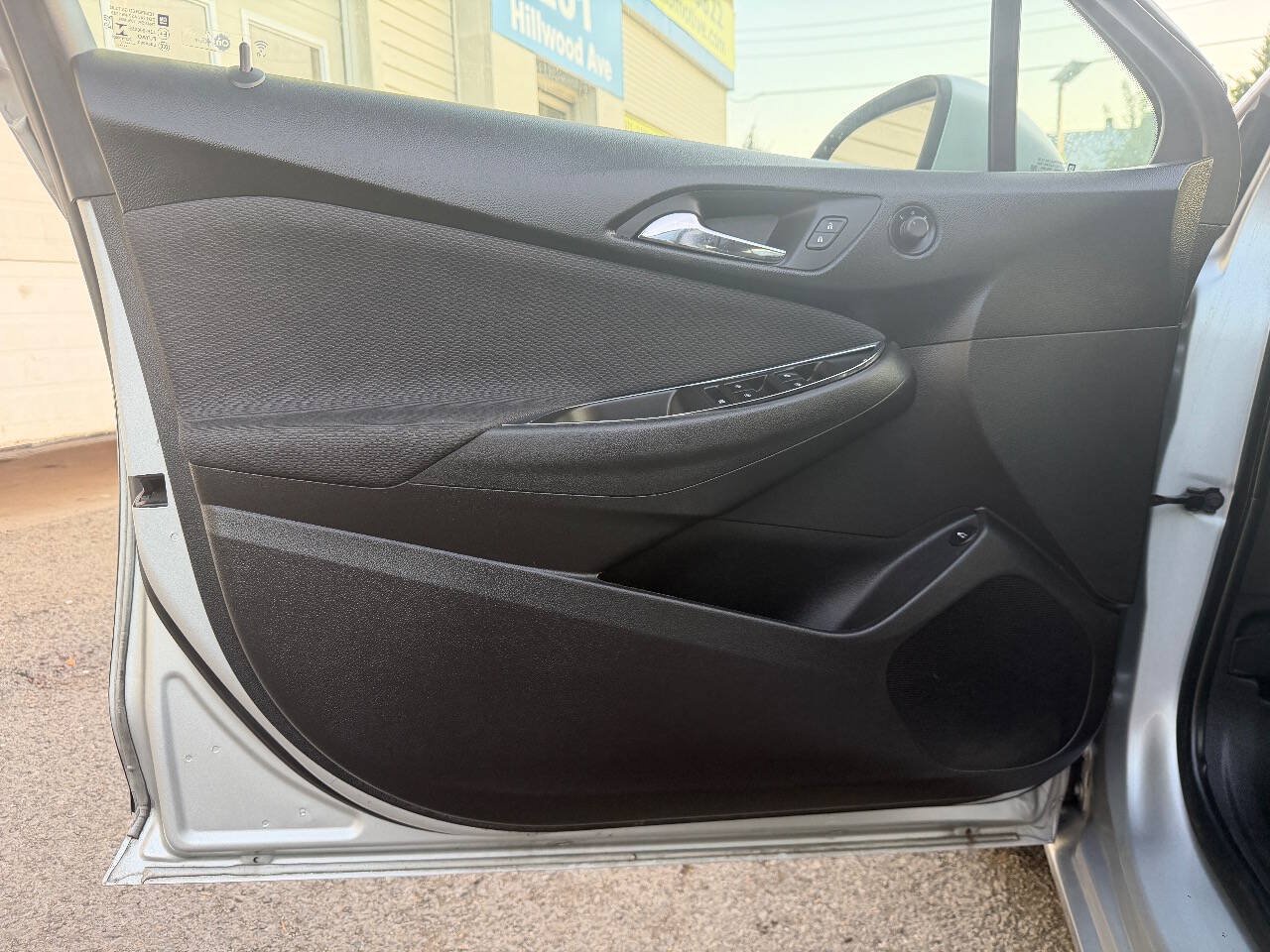 Used 2017 Chevrolet Cruze LS FWD image 9