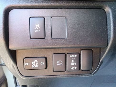 Used 2023 Toyota Tacoma TRD Off-Road AWD/4WD image 17