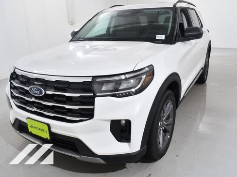 New 2025 Ford Explorer Active w/ Active Comfort Package image 2