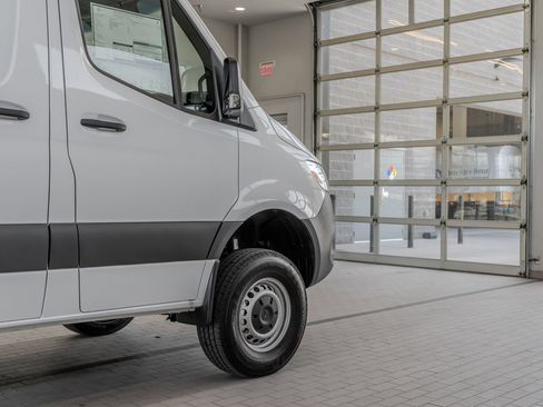 Used 2025 Mercedes-Benz Sprinter 2500 image 30