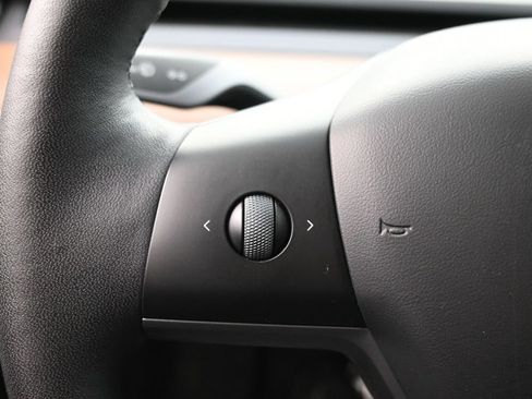 Used 2023 Tesla Model Y Performance AWD/4WD image 19