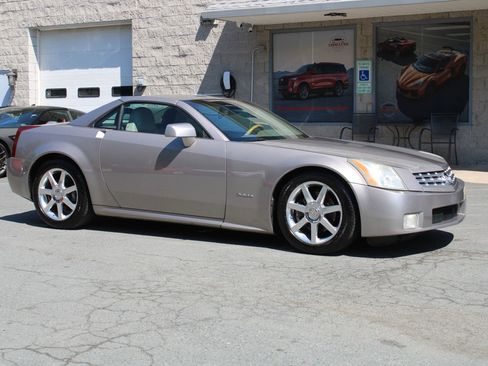 Used 2005 Cadillac XLR RWD image 18