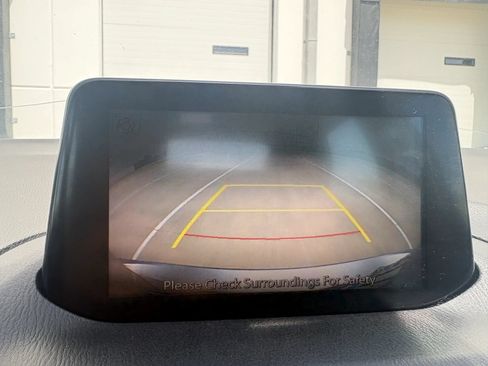 Used 2018 MAZDA MAZDA3 Touring FWD image 30