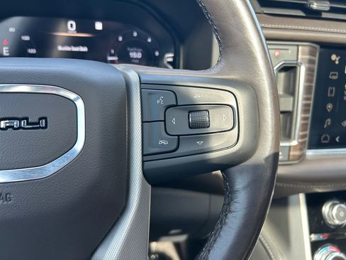 Used 2022 GMC Yukon Denali AWD/4WD image 17