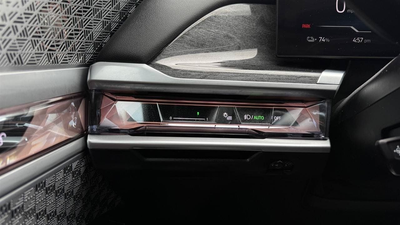 Used 2023 BMW i7 xDrive60 AWD/4WD image 63