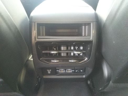 Used 2022 Jeep Grand Cherokee Limited image 13