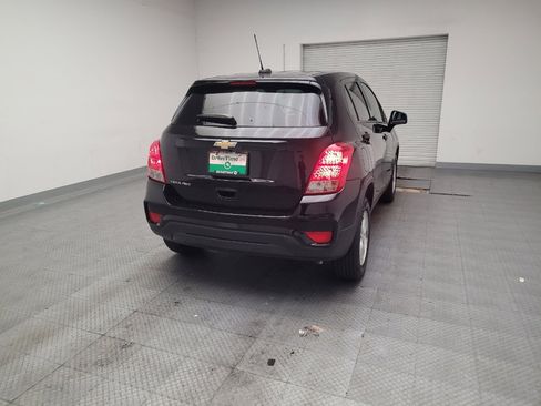 Used 2022 Chevrolet Trax LS w/ Tint and Cruise Package AWD/4WD image 7