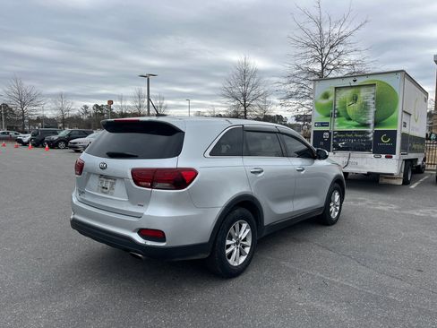 Used 2020 Kia Sorento L image 8