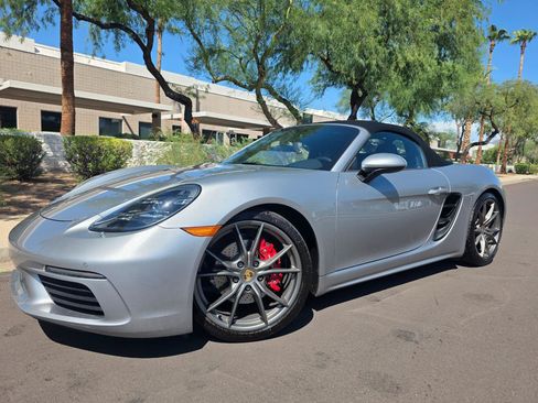 Used 2018 Porsche 718 Boxster S RWD image 2