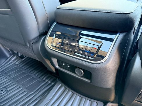 Used 2025 INFINITI QX80 Luxe RWD image 31