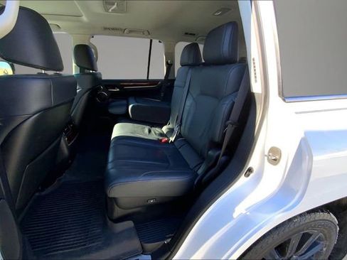 Used 2021 Lexus LX 570 4WD w/ Luxury Package image 19