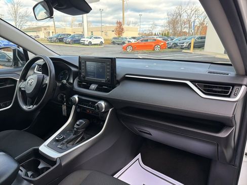 Used 2021 Toyota RAV4 LE image 15