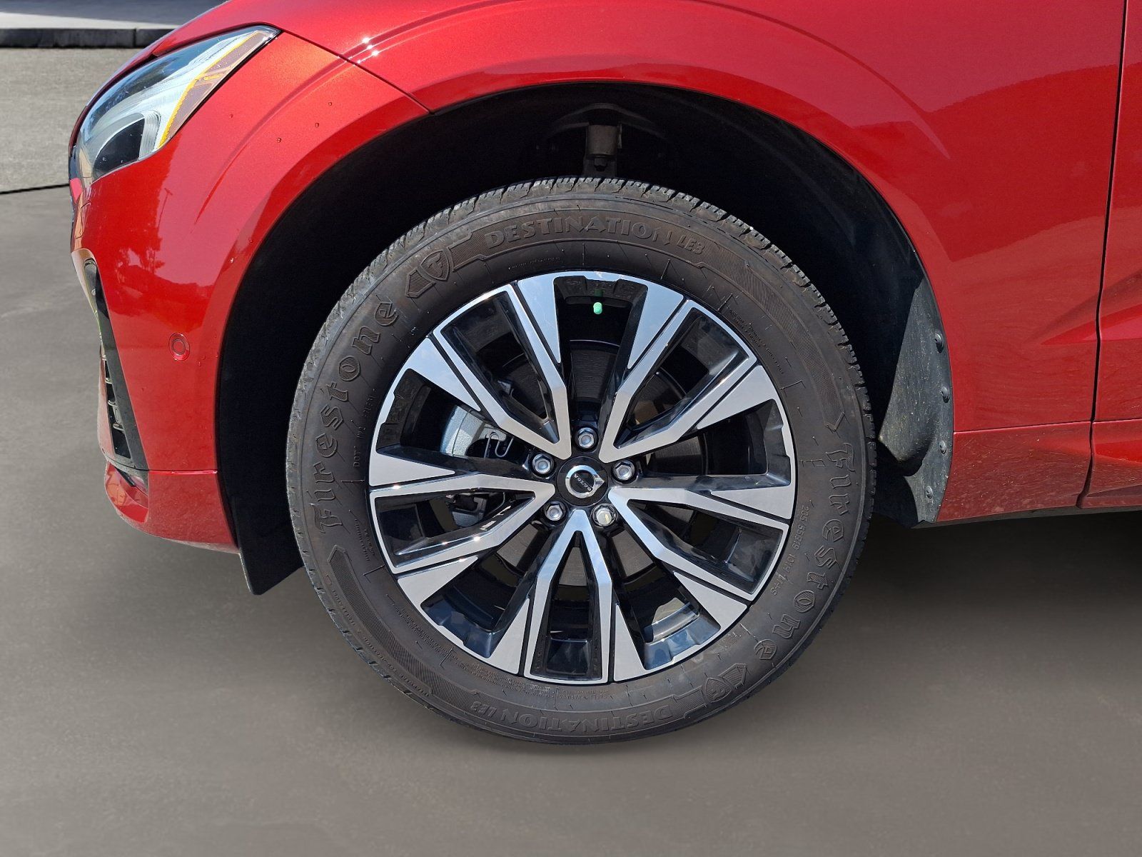 Used 2024 Volvo XC60 B5 Plus w/ Protection Package Premier AWD/4WD image 10