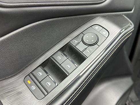 Used 2025 Nissan Rogue SV image 12