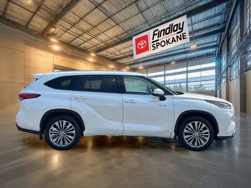 Used 2021 Toyota Highlander Platinum AWD/4WD image 4