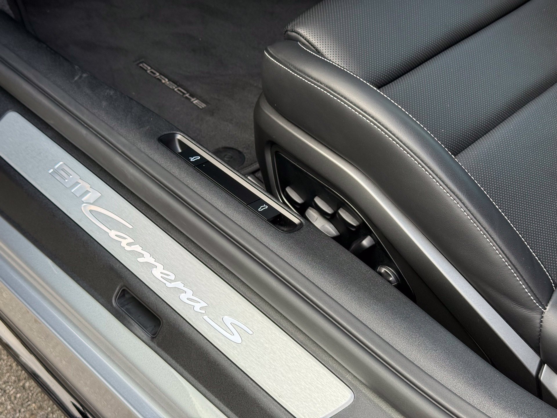 Certified 2025 Porsche 911 Carrera S RWD image 31