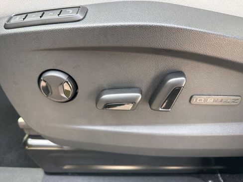 New 2025 Volkswagen ID. Buzz 1st Edition image 16