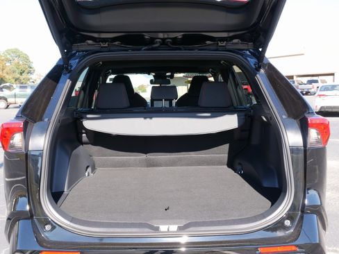 Used 2024 Toyota RAV4 SE image 13