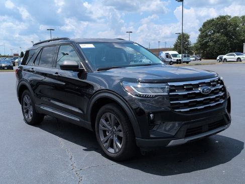 Certified 2025 Ford Explorer Active w/ Active Comfort Package AWD/4WD image 2