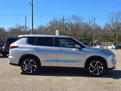 Used 2024 Mitsubishi Outlander SE image 5