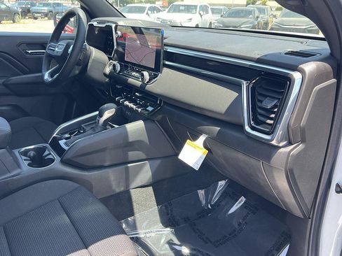 New 2026 GMC Canyon Elevation w/ LPO, Black Badging Package RWD image 28