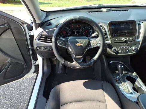 Used 2020 Chevrolet Malibu LT FWD image 14