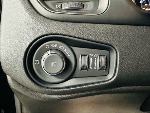 Used 2023 Jeep Renegade Limited image 14