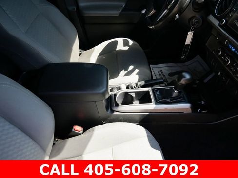 Used 2021 Toyota Tacoma SR5 RWD image 46