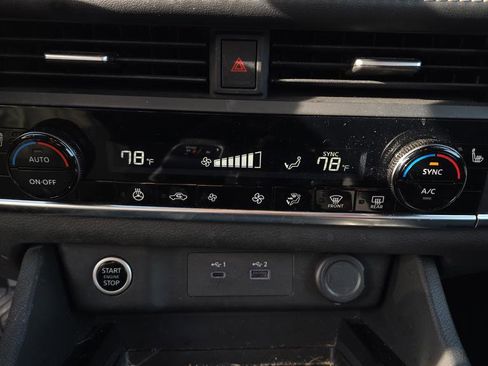 Used 2023 Nissan Rogue SV w/ SV Premium B Package image 26