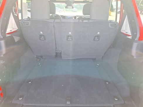 Used 2025 Jeep Wrangler Unlimited Sahara AWD/4WD image 16