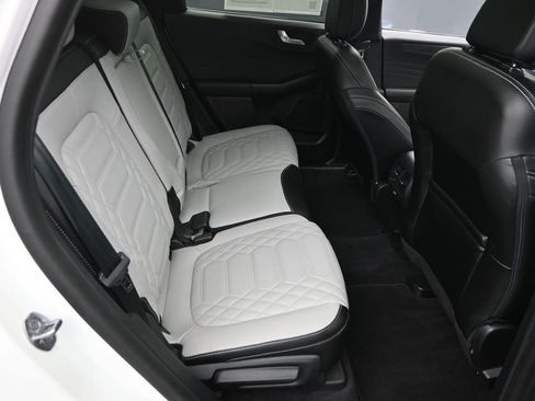 Used 2023 Ford Escape Platinum w/ Premium Technology Package image 9