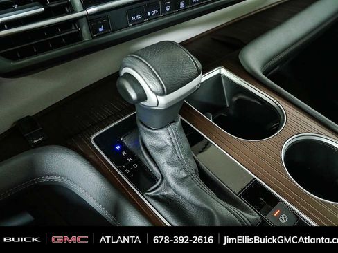 Used 2024 Toyota Sienna XLE FWD image 16