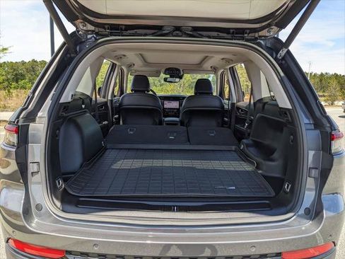 Certified 2024 Jeep Grand Cherokee Limited w/ Black Appearance Package image 43