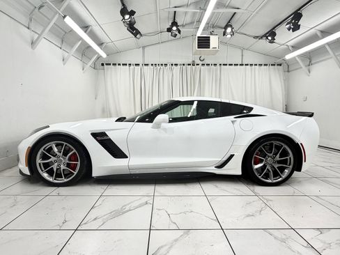 Used 2019 Chevrolet Corvette Z06 image 2
