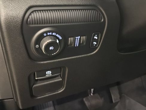 Used 2024 Jeep Wagoneer Series III AWD/4WD image 17