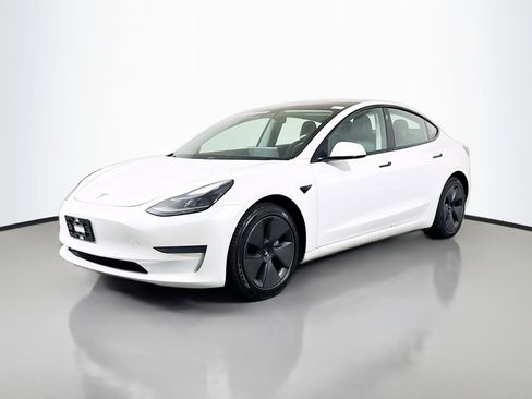 Used 2021 Tesla Model 3 Standard Range Plus image 4