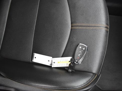 Used 2023 Chevrolet Equinox Premier AWD/4WD image 32
