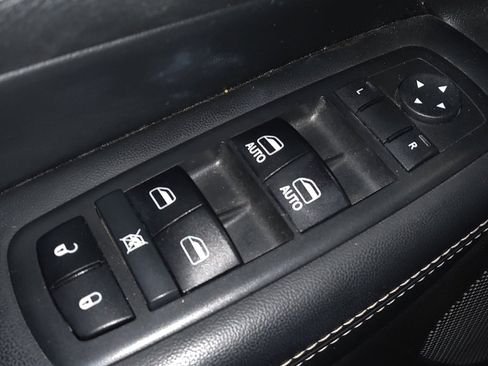 Used 2017 Jeep Grand Cherokee Limited image 27