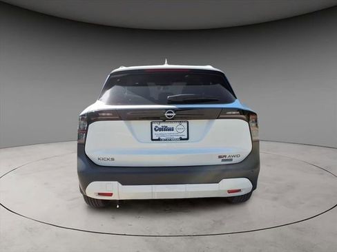 New 2025 Nissan Kicks SR w/ SR Premium Package image 8